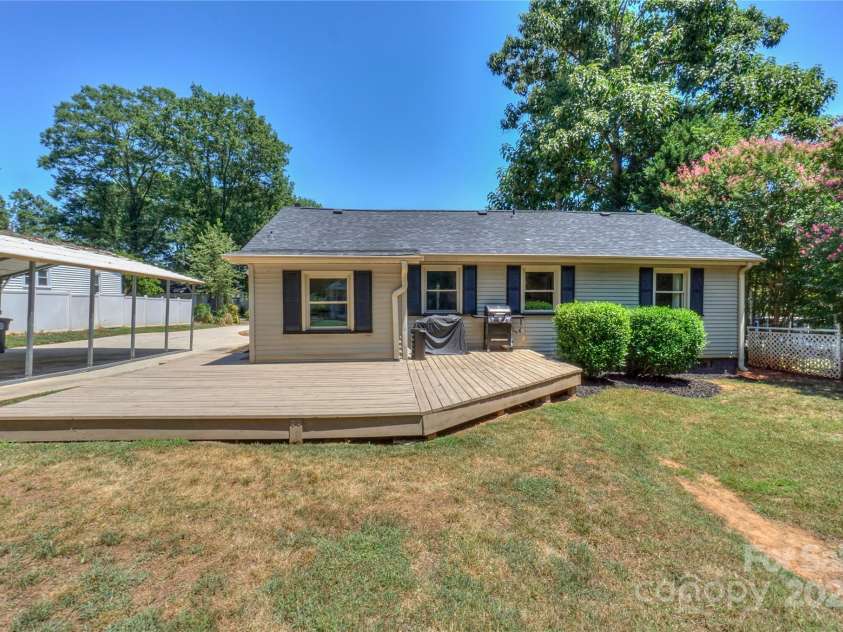 321 Cook Street, Mooresville, NC 28115.  MLS# CAR4282722, YatesRealty ID 31983. 