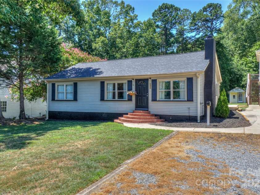 321 Cook Street, Mooresville, NC 28115.  MLS# CAR4282722, YatesRealty ID 31983. 