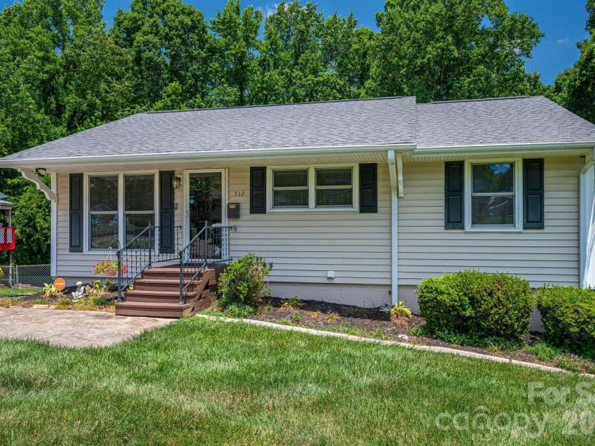 712 Crestwood Avenue, Gastonia, NC 28054.  MLS# CAR4388581, YatesRealty ID 31983. 