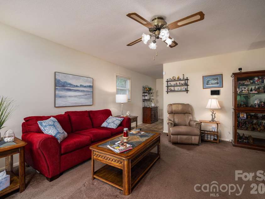 712 Crestwood Avenue, Gastonia, NC 28054.  MLS# CAR4388581, YatesRealty ID 31983. 