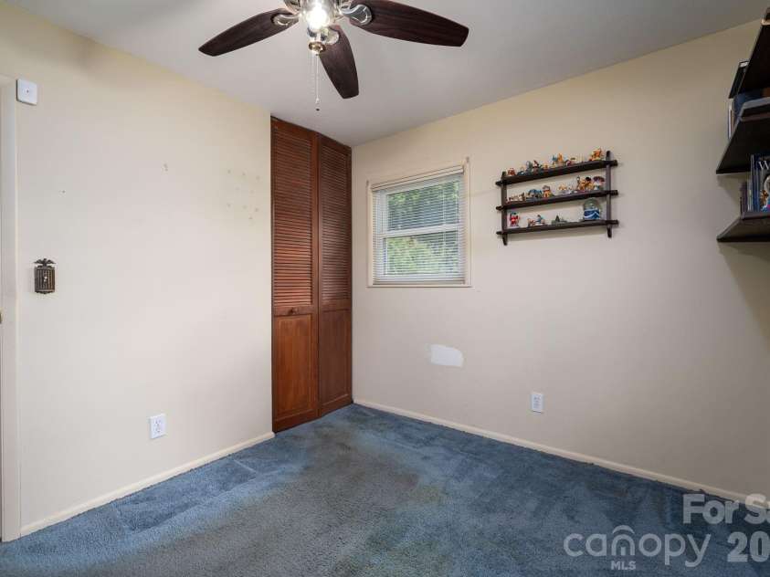 712 Crestwood Avenue, Gastonia, NC 28054.  MLS# CAR4388581, YatesRealty ID 31983. 