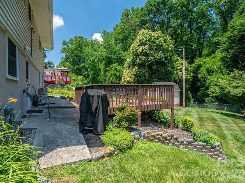 712 Crestwood Avenue, Gastonia, NC 28054.  MLS# CAR4388581, YatesRealty ID 31983. 