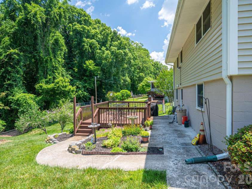 712 Crestwood Avenue, Gastonia, NC 28054.  MLS# CAR4388581, YatesRealty ID 31983. 