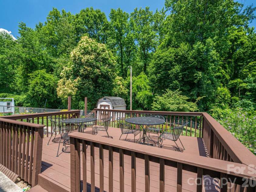 712 Crestwood Avenue, Gastonia, NC 28054.  MLS# CAR4388581, YatesRealty ID 31983. 