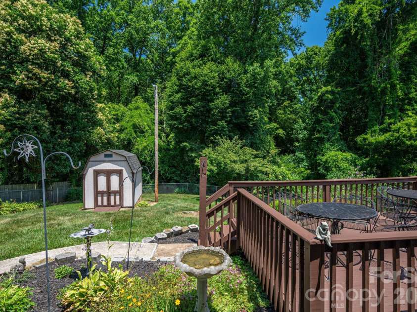 712 Crestwood Avenue, Gastonia, NC 28054.  MLS# CAR4388581, YatesRealty ID 31983. 