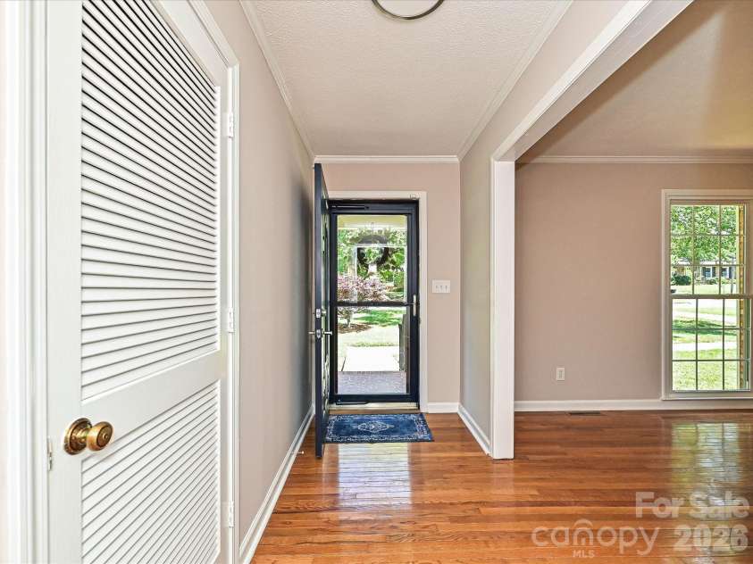 218 Sturbridge Drive, Charlotte, NC 28214.  MLS# CAR4394483, YatesRealty ID 31984. 