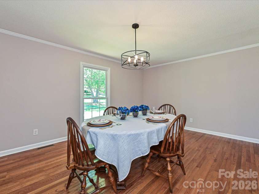 218 Sturbridge Drive, Charlotte, NC 28214.  MLS# CAR4394483, YatesRealty ID 31984. 