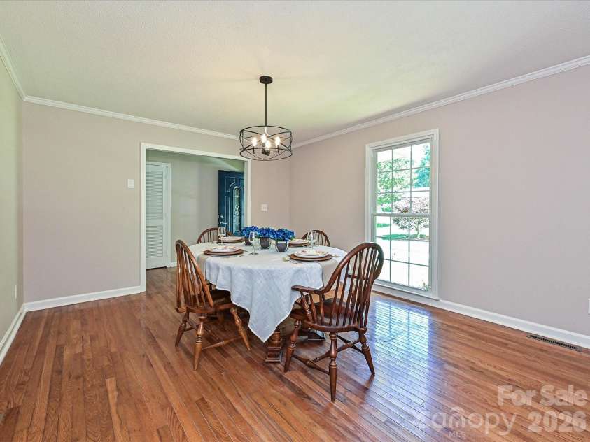 218 Sturbridge Drive, Charlotte, NC 28214.  MLS# CAR4394483, YatesRealty ID 31984. 