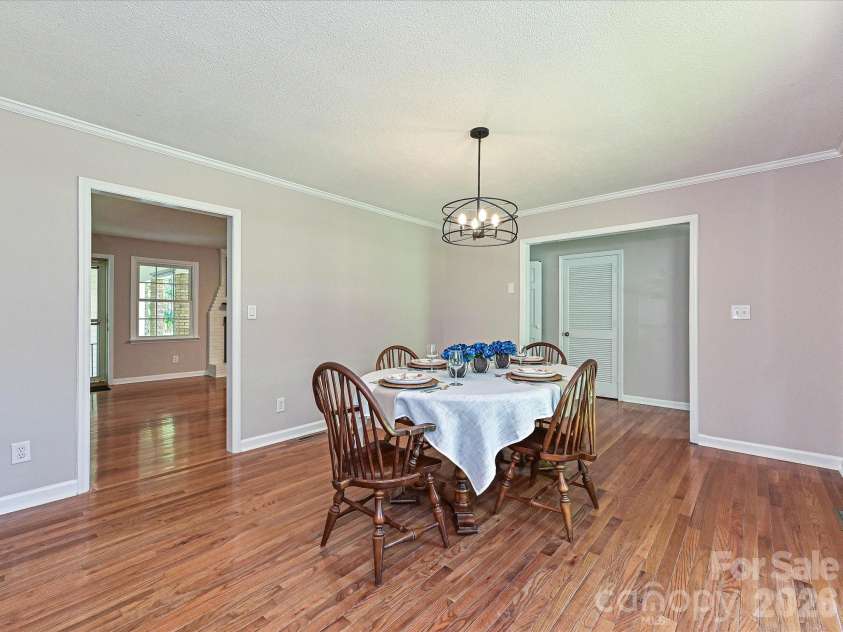 218 Sturbridge Drive, Charlotte, NC 28214.  MLS# CAR4394483, YatesRealty ID 31984. 