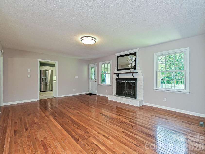 218 Sturbridge Drive, Charlotte, NC 28214.  MLS# CAR4394483, YatesRealty ID 31984. 