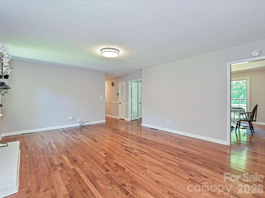 218 Sturbridge Drive, Charlotte, NC 28214.  MLS# CAR4394483, YatesRealty ID 31984. 