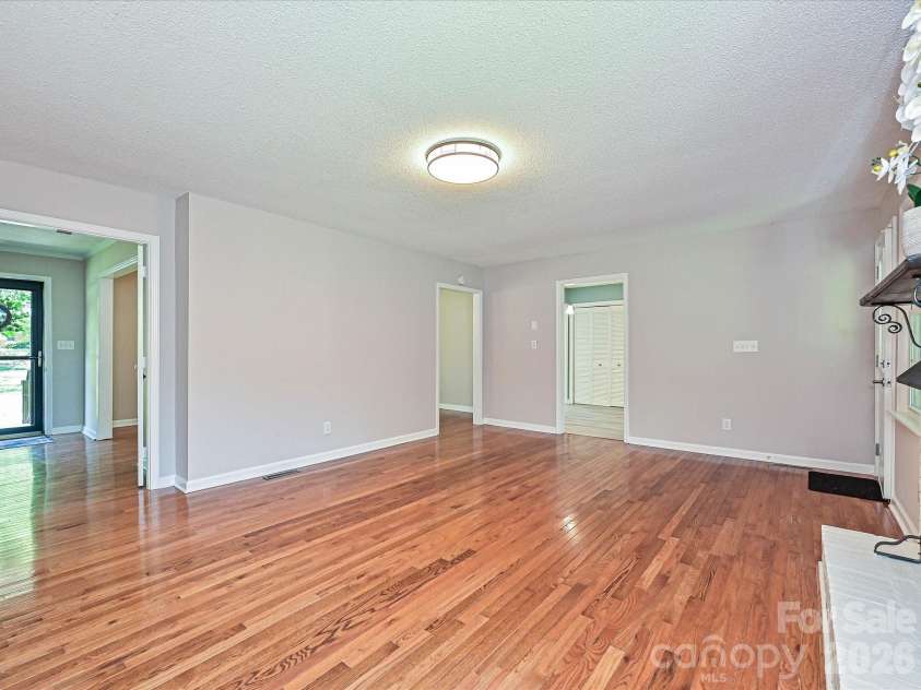 218 Sturbridge Drive, Charlotte, NC 28214.  MLS# CAR4394483, YatesRealty ID 31984. 