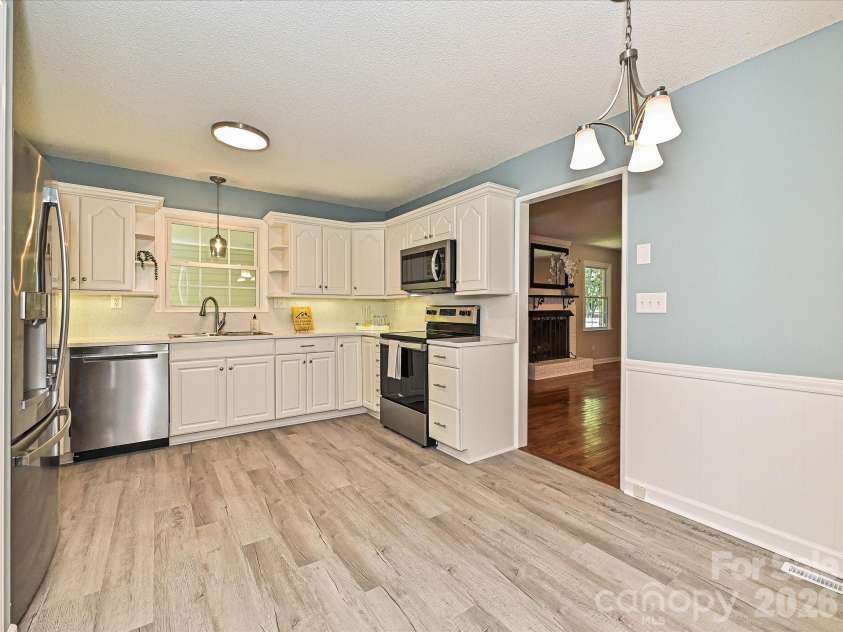 218 Sturbridge Drive, Charlotte, NC 28214.  MLS# CAR4394483, YatesRealty ID 31984. 