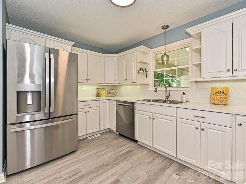 218 Sturbridge Drive, Charlotte, NC 28214.  MLS# CAR4394483, YatesRealty ID 31984. 
