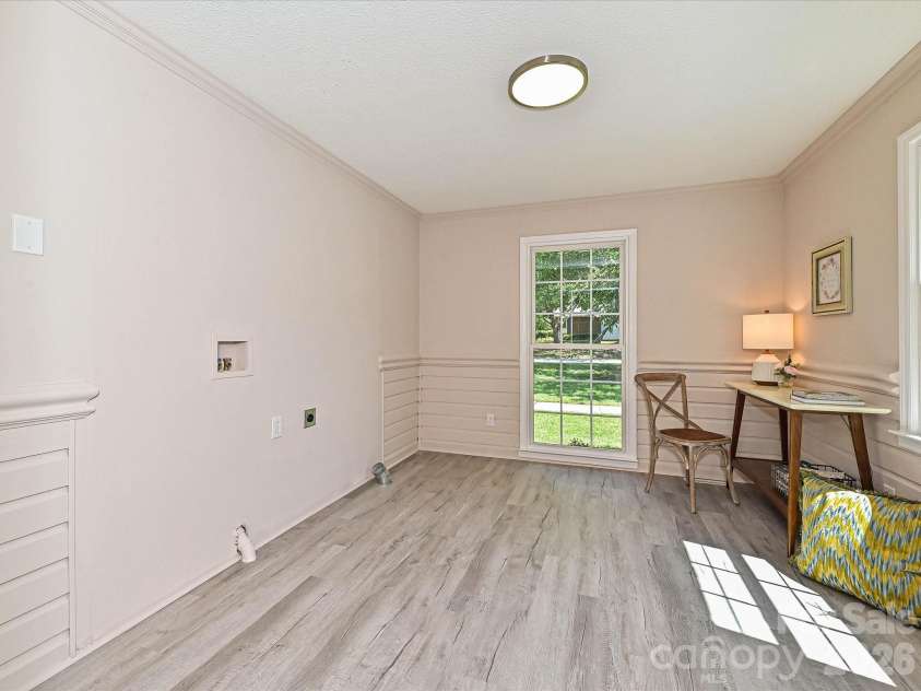 218 Sturbridge Drive, Charlotte, NC 28214.  MLS# CAR4394483, YatesRealty ID 31984. 