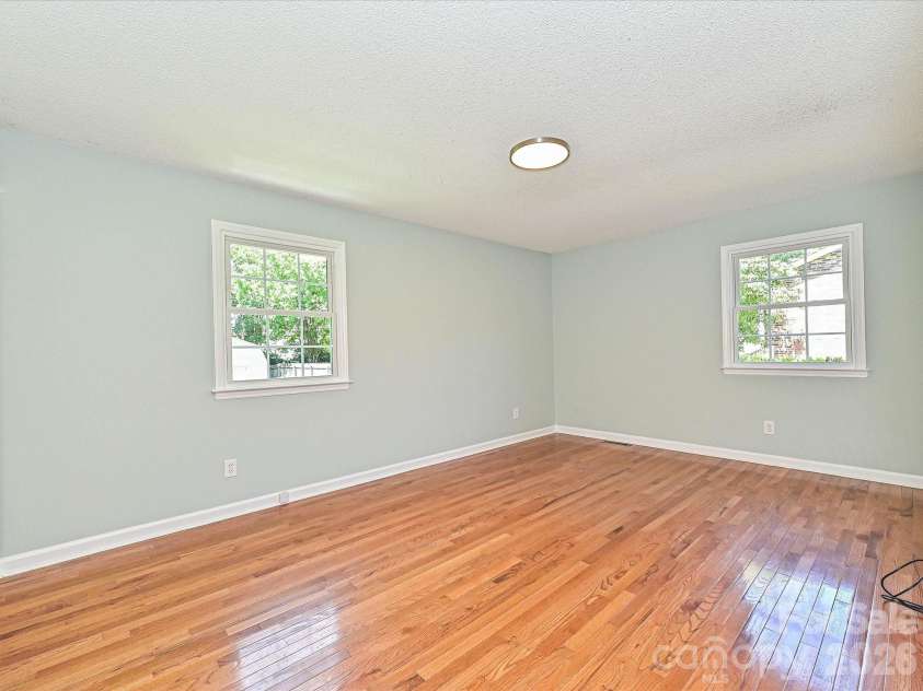 218 Sturbridge Drive, Charlotte, NC 28214.  MLS# CAR4394483, YatesRealty ID 31984. 