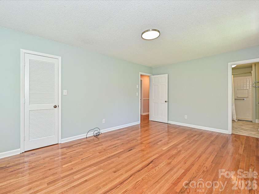 218 Sturbridge Drive, Charlotte, NC 28214.  MLS# CAR4394483, YatesRealty ID 31984. 