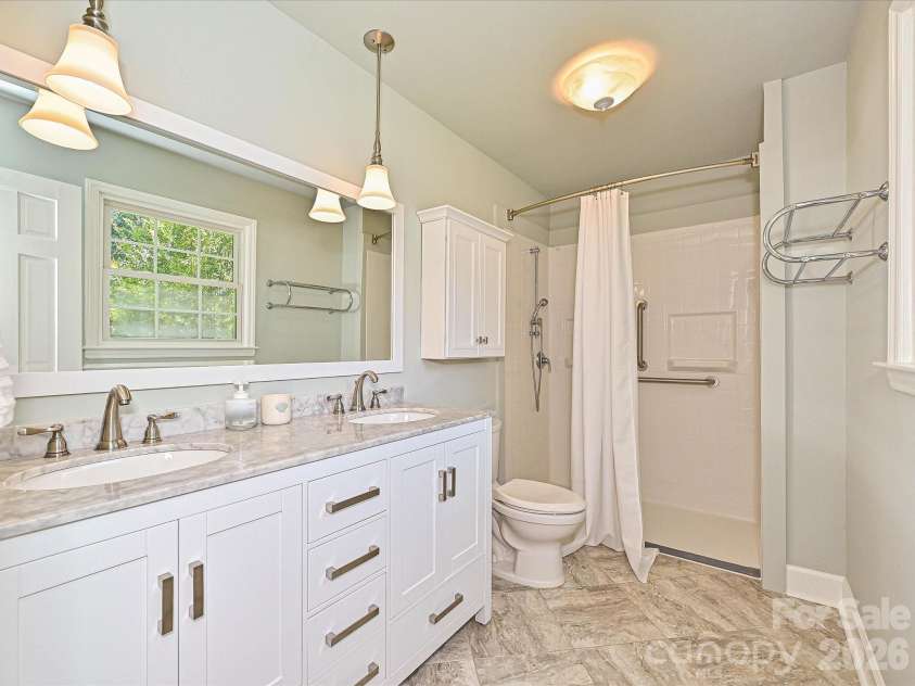 218 Sturbridge Drive, Charlotte, NC 28214.  MLS# CAR4394483, YatesRealty ID 31984. 