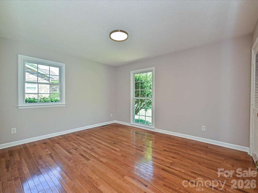 218 Sturbridge Drive, Charlotte, NC 28214.  MLS# CAR4394483, YatesRealty ID 31984. 