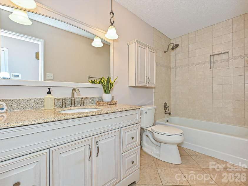 218 Sturbridge Drive, Charlotte, NC 28214.  MLS# CAR4394483, YatesRealty ID 31984. 