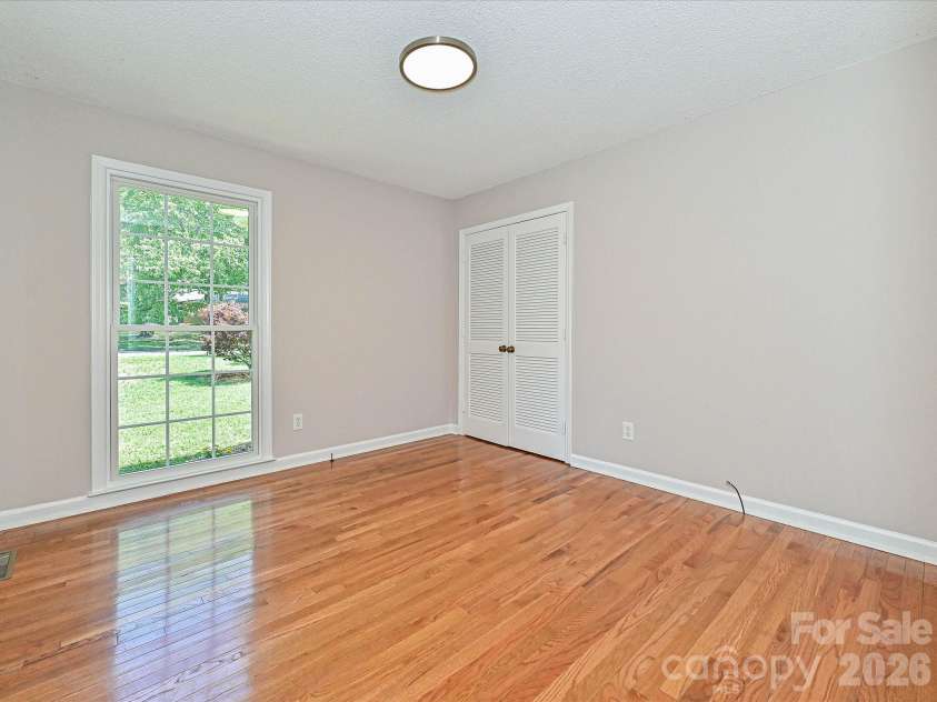 218 Sturbridge Drive, Charlotte, NC 28214.  MLS# CAR4394483, YatesRealty ID 31984. 