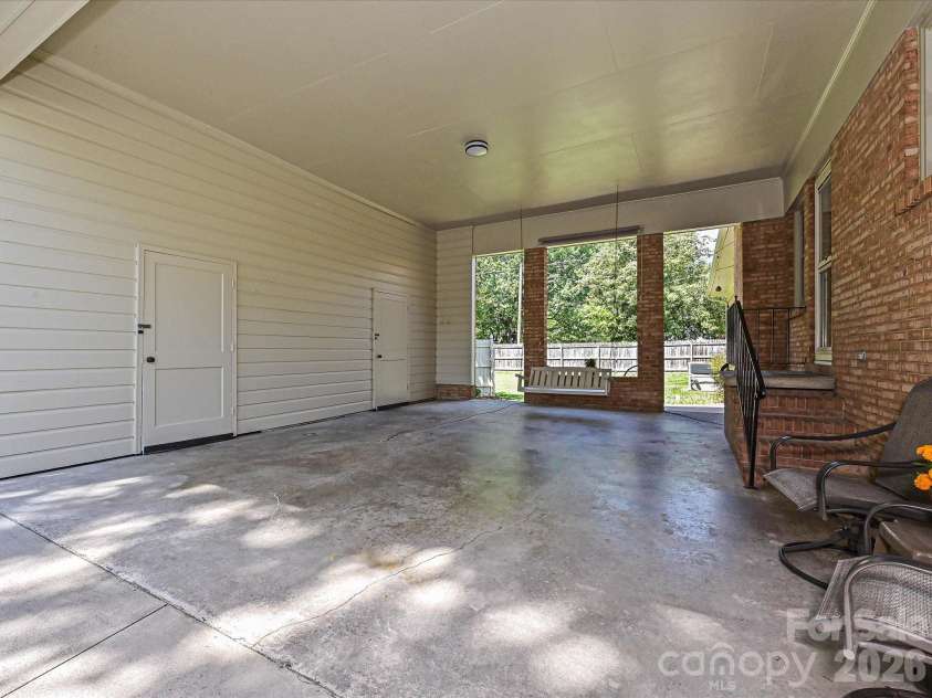 218 Sturbridge Drive, Charlotte, NC 28214.  MLS# CAR4394483, YatesRealty ID 31984. 