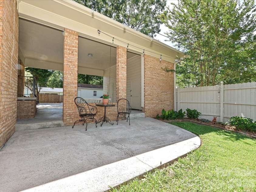 218 Sturbridge Drive, Charlotte, NC 28214.  MLS# CAR4394483, YatesRealty ID 31984. 