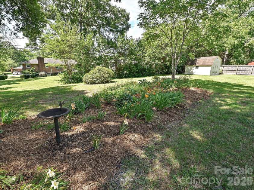 218 Sturbridge Drive, Charlotte, NC 28214.  MLS# CAR4394483, YatesRealty ID 31984. 