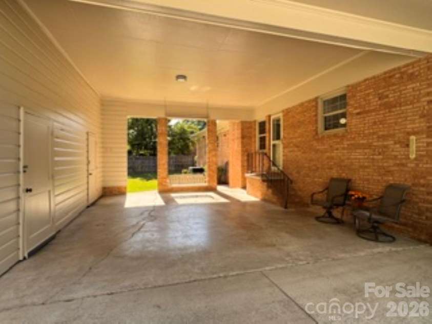 218 Sturbridge Drive, Charlotte, NC 28214.  MLS# CAR4394483, YatesRealty ID 31984. 
