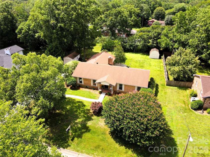 218 Sturbridge Drive, Charlotte, NC 28214.  MLS# CAR4394483, YatesRealty ID 31984. 