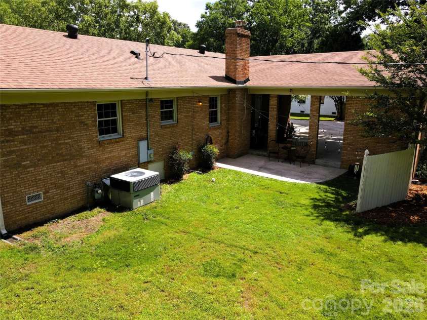 218 Sturbridge Drive, Charlotte, NC 28214.  MLS# CAR4394483, YatesRealty ID 31984. 
