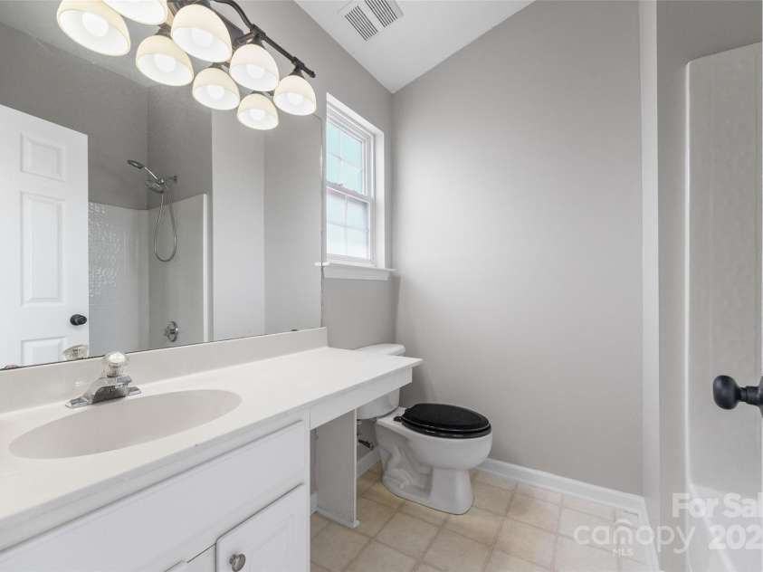 1107 Sienna Sand Way, Fort Mill, SC 29708.  MLS# CAR4285486, YatesRealty ID 31985. Primary Bath