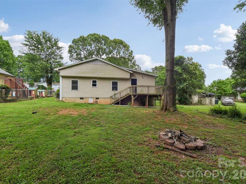 2657 Norman Street, Gastonia, NC 28056.  MLS# CAR4388951, YatesRealty ID 31985. 