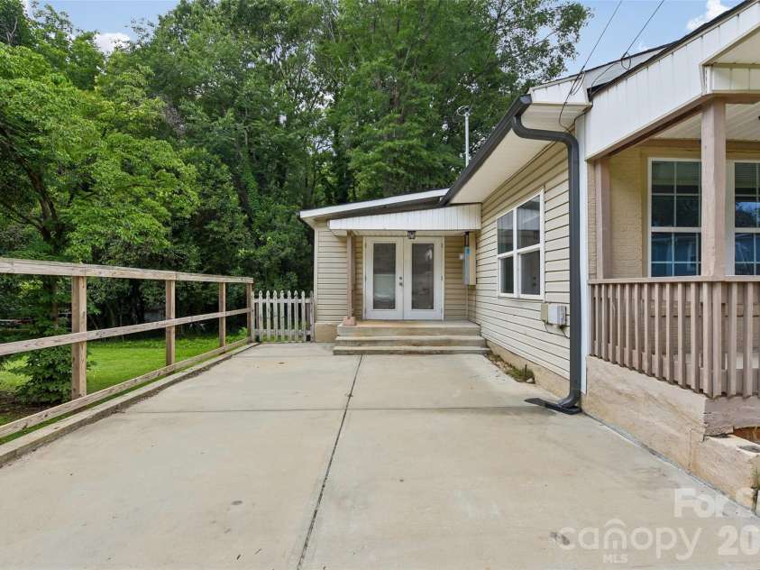 2657 Norman Street, Gastonia, NC 28056.  MLS# CAR4388951, YatesRealty ID 31985. 