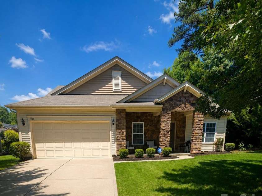 1919 Corriente Court, Charlotte, NC 28213.  MLS# CAR4391597, YatesRealty ID 31986. 