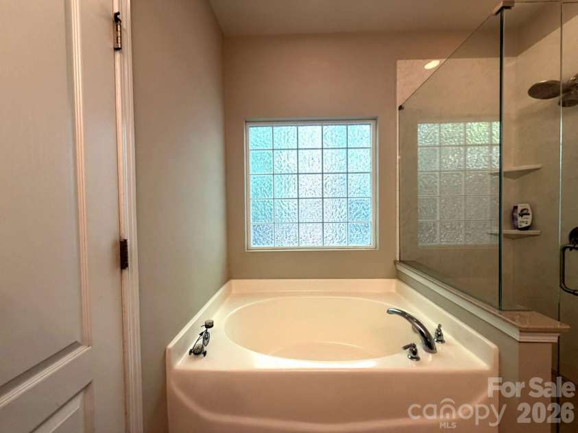 1919 Corriente Court, Charlotte, NC 28213.  MLS# CAR4391597, YatesRealty ID 31986. 