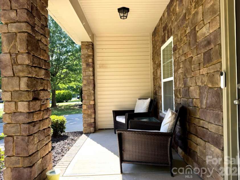 1919 Corriente Court, Charlotte, NC 28213.  MLS# CAR4391597, YatesRealty ID 31986. 