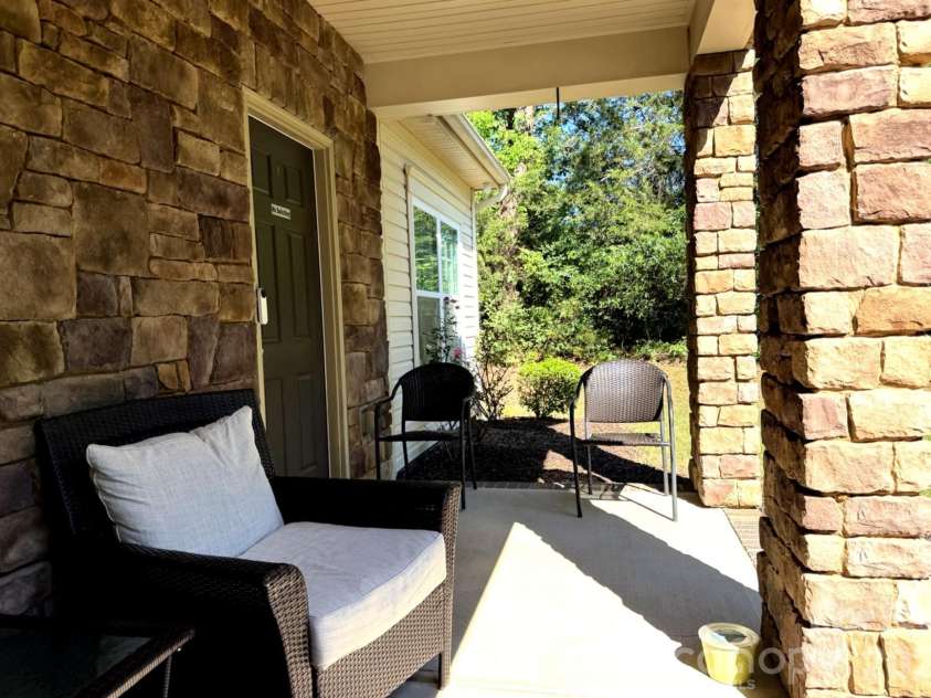 1919 Corriente Court, Charlotte, NC 28213.  MLS# CAR4391597, YatesRealty ID 31986. 