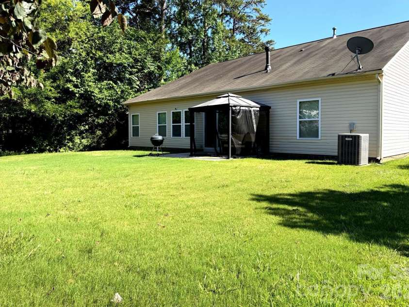 1919 Corriente Court, Charlotte, NC 28213.  MLS# CAR4391597, YatesRealty ID 31986. 
