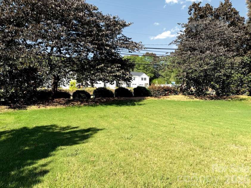 1919 Corriente Court, Charlotte, NC 28213.  MLS# CAR4391597, YatesRealty ID 31986. 