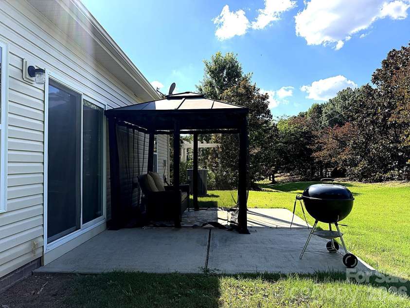 1919 Corriente Court, Charlotte, NC 28213.  MLS# CAR4391597, YatesRealty ID 31986. 