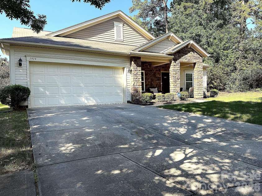 1919 Corriente Court, Charlotte, NC 28213.  MLS# CAR4391597, YatesRealty ID 31986. 