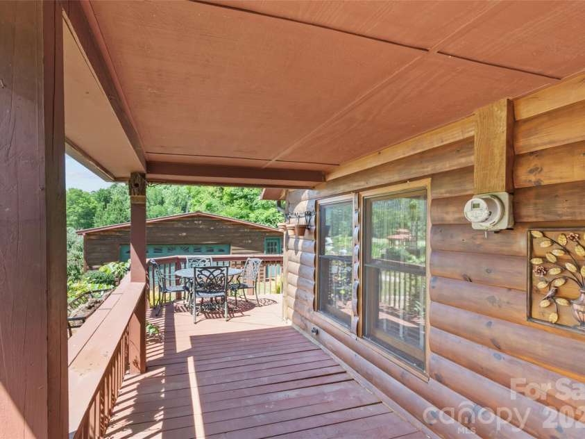 30 Clover Lane, Burnsville, NC 28714.  MLS# CAR4395466, YatesRealty ID 31987. 