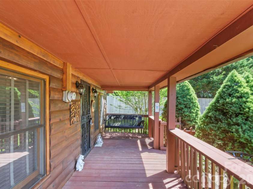 30 Clover Lane, Burnsville, NC 28714.  MLS# CAR4395466, YatesRealty ID 31987. 