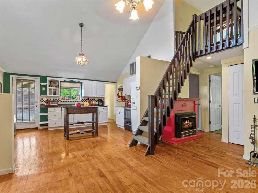 30 Clover Lane, Burnsville, NC 28714.  MLS# CAR4395466, YatesRealty ID 31987. 