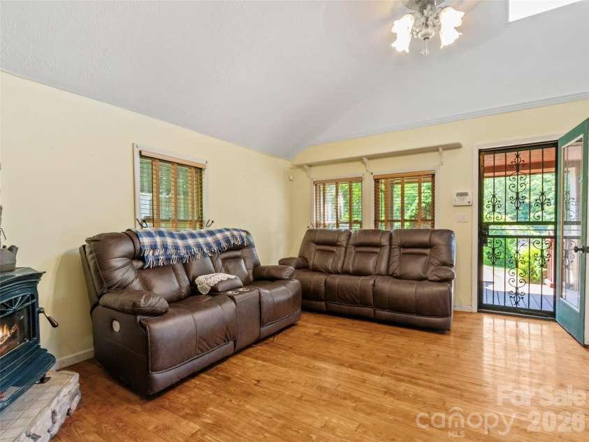 30 Clover Lane, Burnsville, NC 28714.  MLS# CAR4395466, YatesRealty ID 31987. 