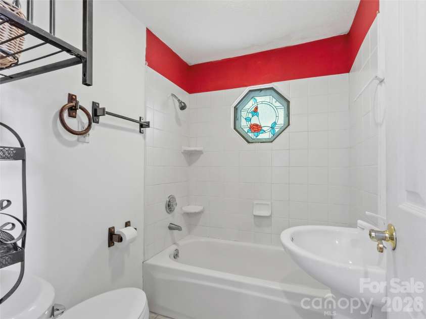 30 Clover Lane, Burnsville, NC 28714.  MLS# CAR4395466, YatesRealty ID 31987. 