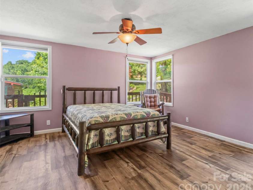 30 Clover Lane, Burnsville, NC 28714.  MLS# CAR4395466, YatesRealty ID 31987. 