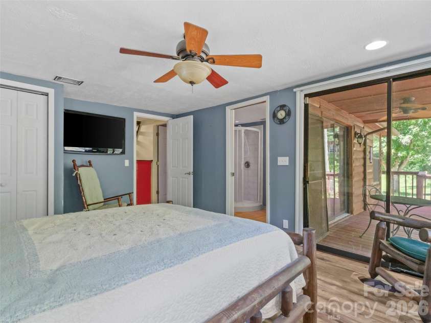 30 Clover Lane, Burnsville, NC 28714.  MLS# CAR4395466, YatesRealty ID 31987. 