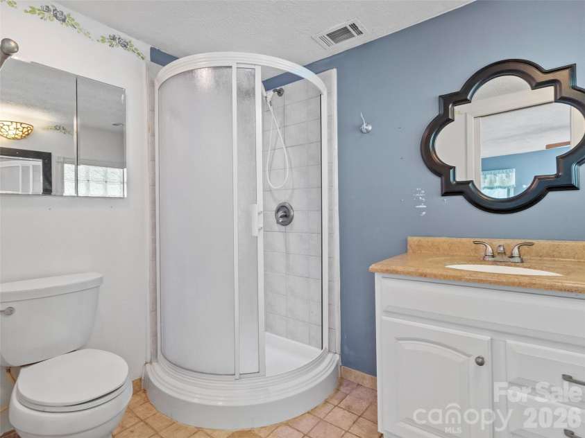 30 Clover Lane, Burnsville, NC 28714.  MLS# CAR4395466, YatesRealty ID 31987. 